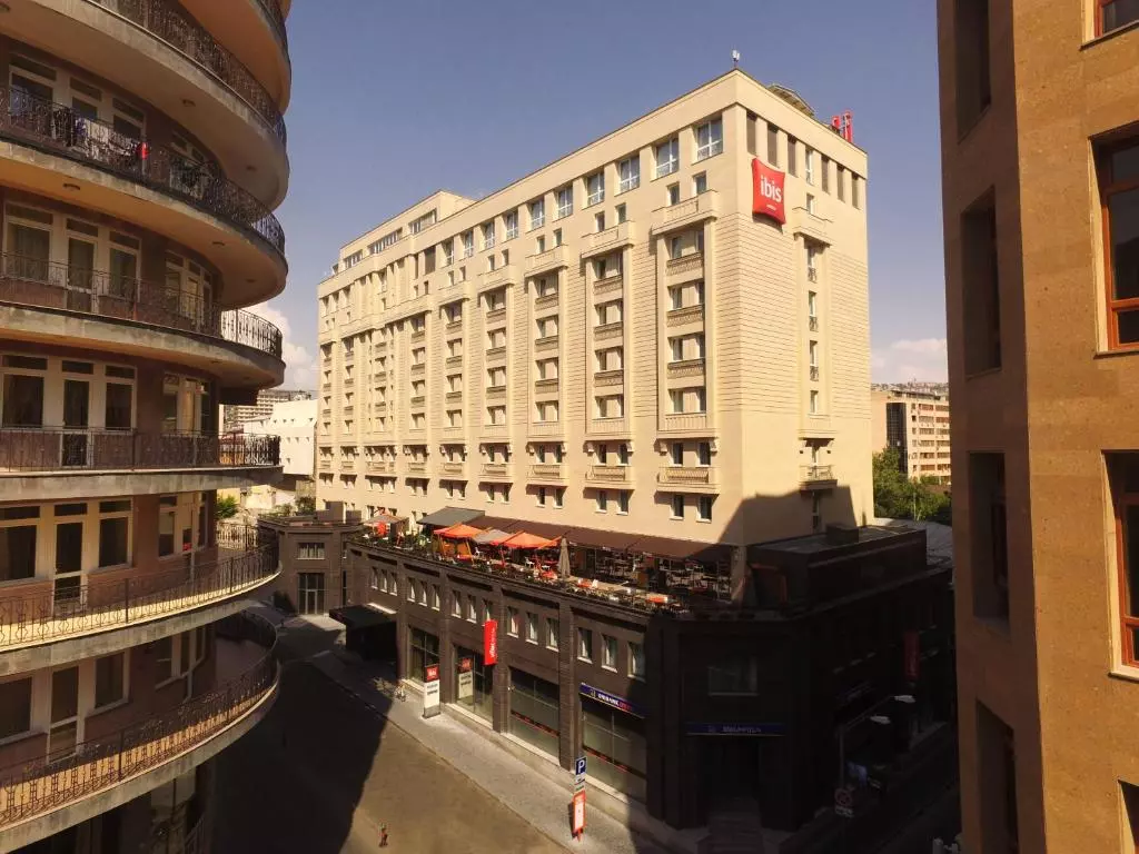 ایبیس ایروان سنتر